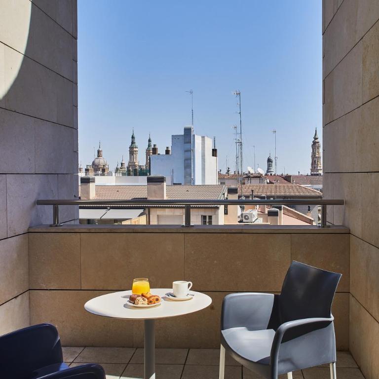 Silken Reino de Aragón - Habitación Doble con terraza - 1 o 2 camas - 12