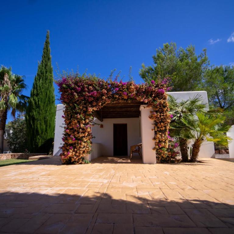 Villa Tegui is a luxury villa close to San Rafael and 10 min drive to Ibiza Town and San Antonio - Villa de 4 dormitorios - 4