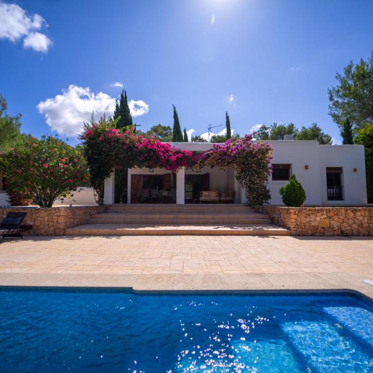 Villa Tegui is a luxury villa close to San Rafael and 10 min drive to Ibiza Town and San Antonio - Villa de 4 dormitorios - 1
