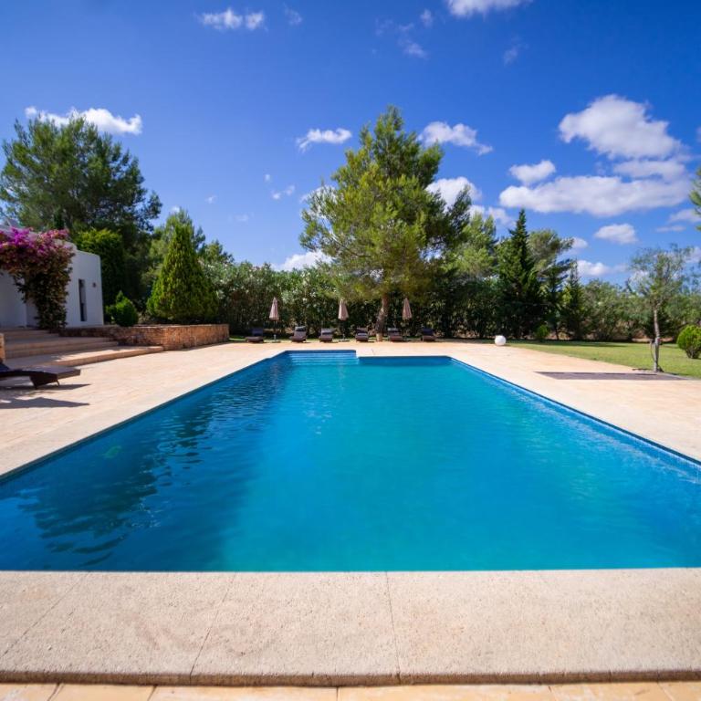 Villa Tegui is a luxury villa close to San Rafael and 10 min drive to Ibiza Town and San Antonio - Villa de 4 dormitorios - 2
