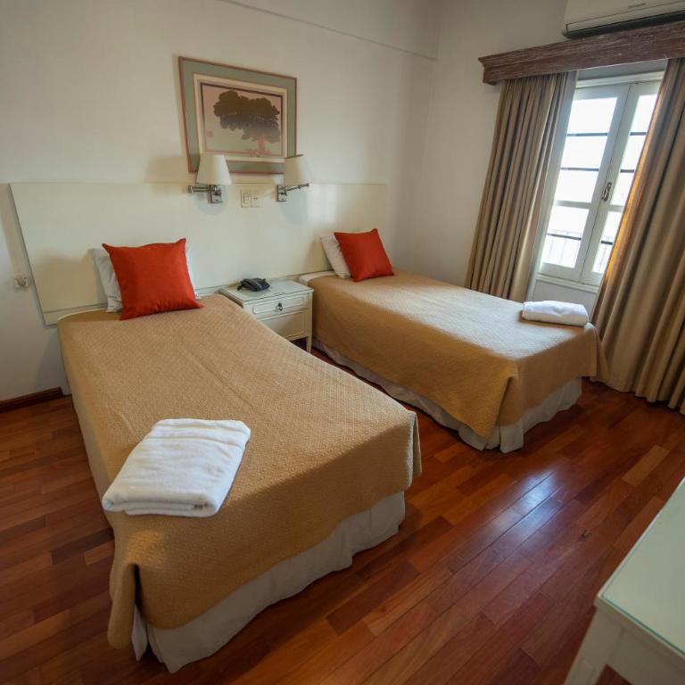 Hotel Cecilia - Habitación Familiar - 5