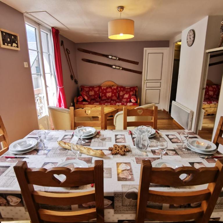 Duplex spacieux avec vue montagne au cœur de Cauterets, 6 à 8 pers, 3 chambres, 2 SDB - Appartement avec Vue sur la Montagne - 4