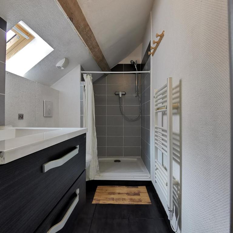 Duplex spacieux avec vue montagne au cœur de Cauterets, 6 à 8 pers, 3 chambres, 2 SDB - Appartement avec Vue sur la Montagne - 12
