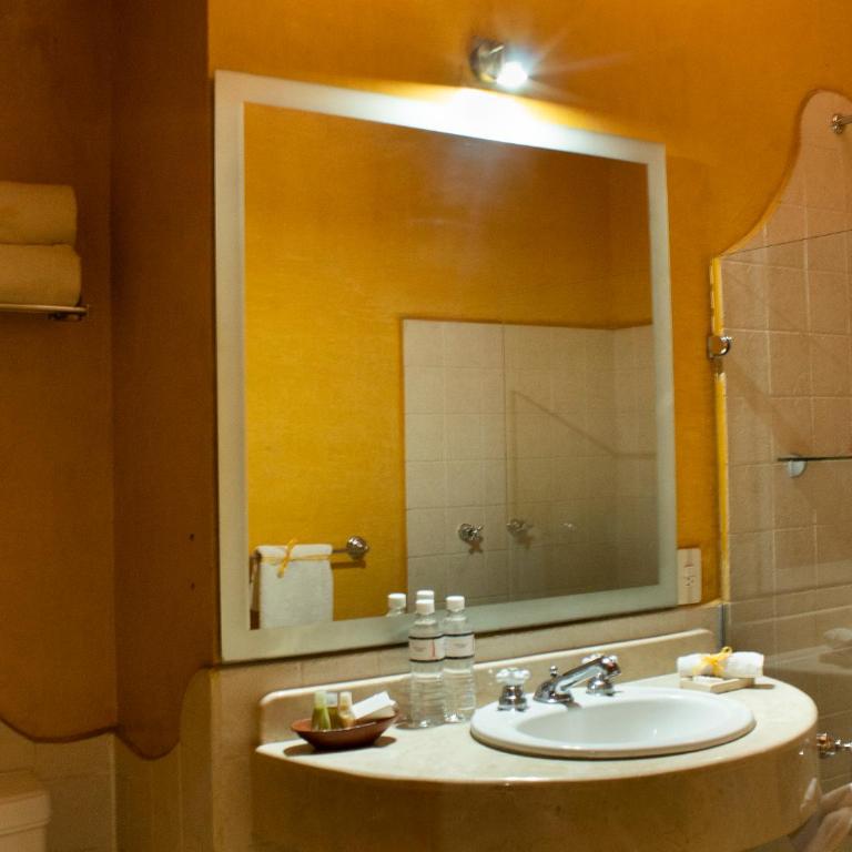 Hotel Boutique Casa Catrina - Standard Double Room Interior View - 1