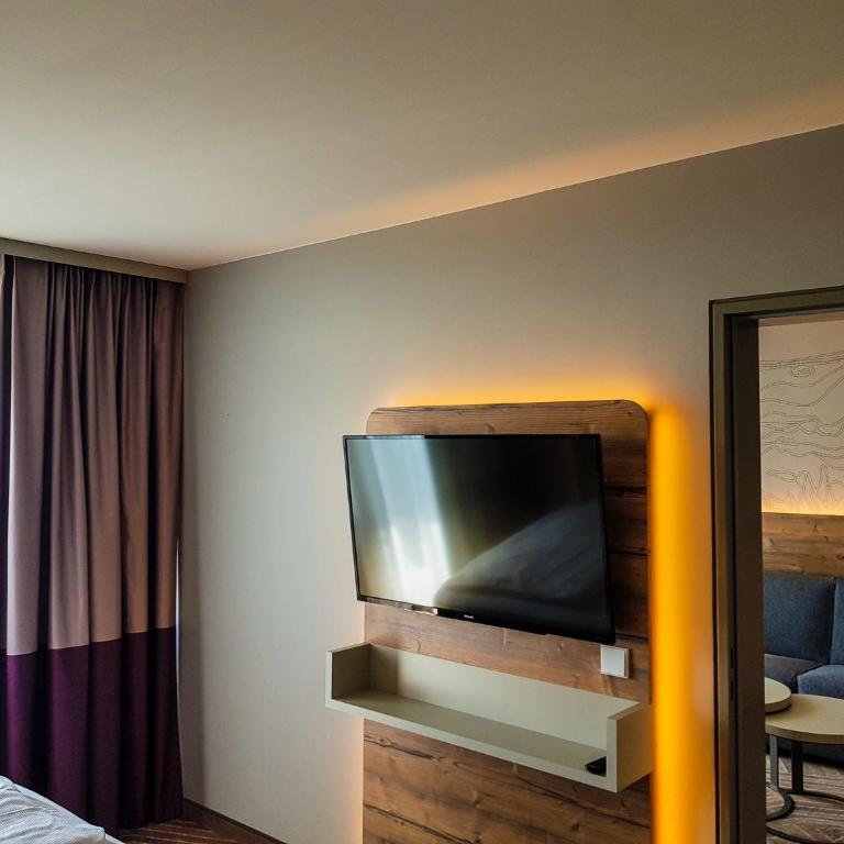 feelMOOR - Gesundresort Bad Wurzach - Suite mit Kingsize-Bett und Balkon - 12