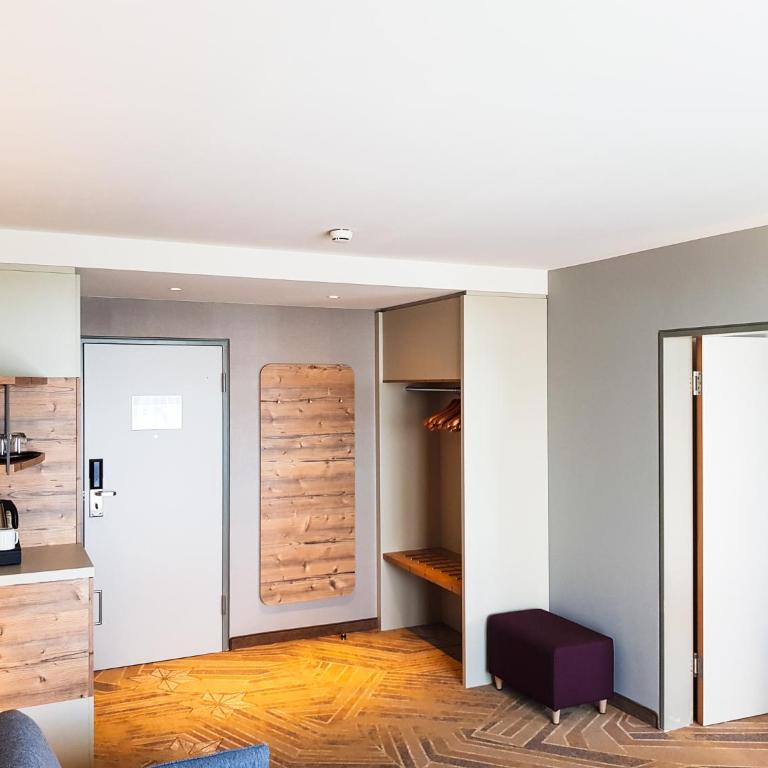 feelMOOR - Gesundresort Bad Wurzach - Suite mit Kingsize-Bett und Balkon - 15