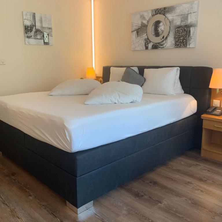 Hotel Quellenhof Leukerbad - Doppelzimmer mit Balkon - 7