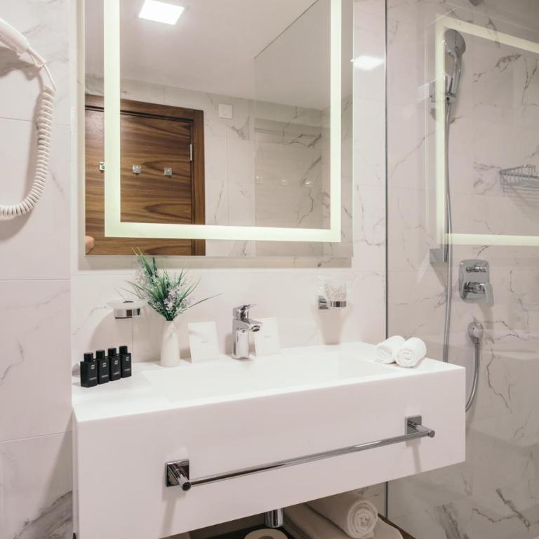 Central Point Hotel Beograd - Apartman sa Balkonom - 7