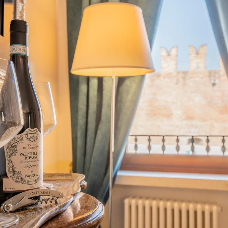 Corte Realdi Castelvecchio Verona - Grand Deluxe King Room with Castle View - 12