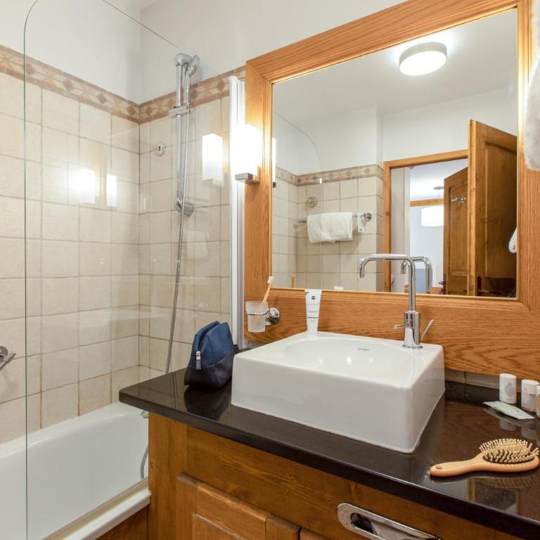 Résidence Pierre & Vacances Premium Arc 1950 Le Village - Suite Hôtel - Accès à la Piscine Extérieure avec Vue sur Mont Blanc (2 Personnes) - 3