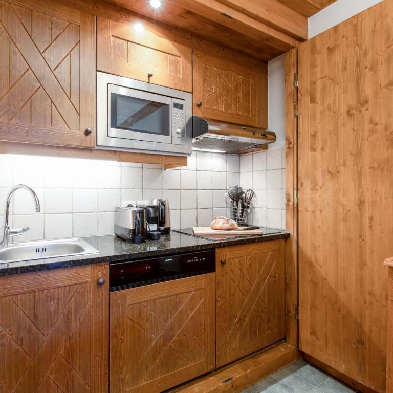 Résidence Pierre & Vacances Premium Arc 1950 Le Village - Suite Hôtel - Accès à la Piscine Extérieure avec Vue sur Mont Blanc (2 Personnes) - 2