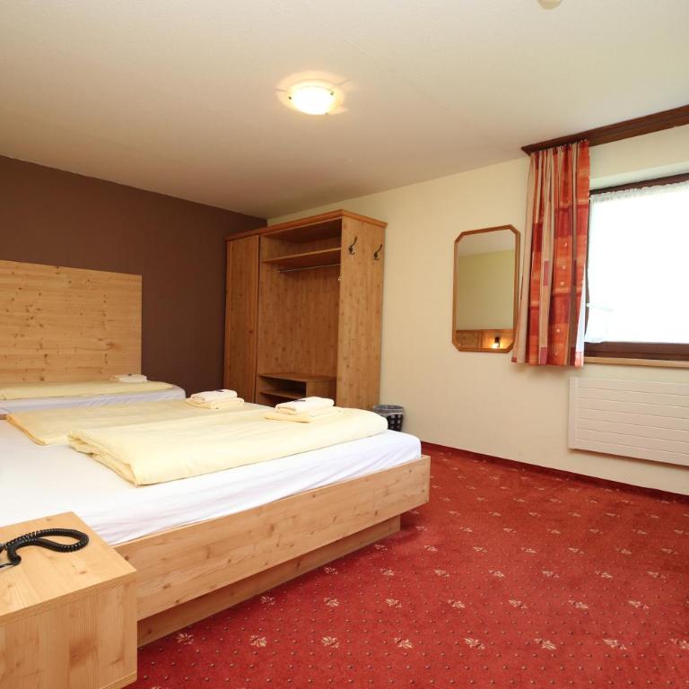 T3 Alpenhotel Garfrescha - Familienzimmer mit Doppelbett - 6