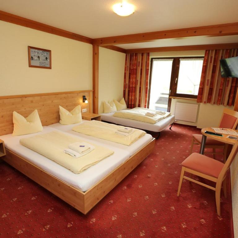 T3 Alpenhotel Garfrescha - Doppelzimmer mit Zustellbett - 3