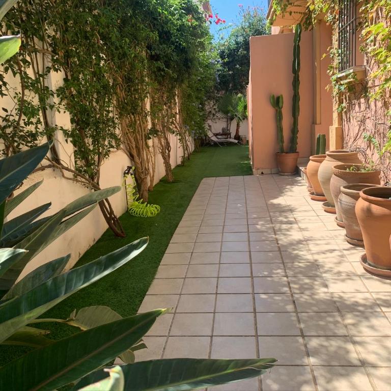 CASA 4 HABITACIONES CON JARDIN 10 Pax - Casa - 2