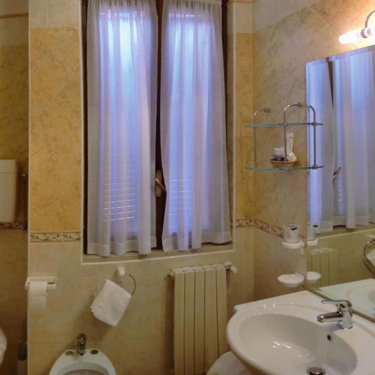 Hotel Astra - Camera Familiare (2 Adulti + 2 Bambini) - 6