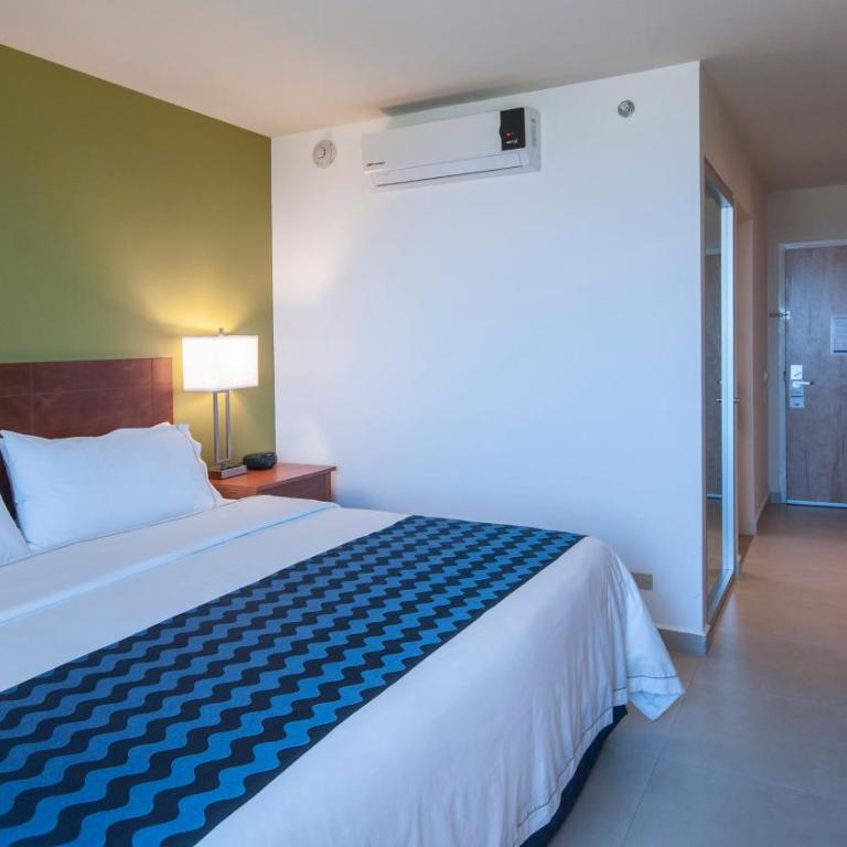 Holiday Inn Express Cabo San Lucas by IHG - Habitación Doble Estándar con cama grande - adaptada para personas de movilidad reducida - 4
