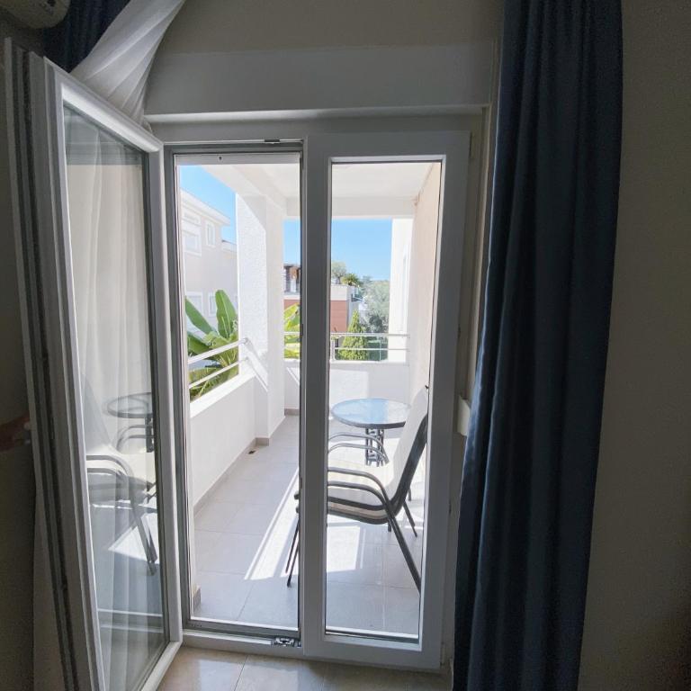 Sun Village Aparthotel - One-Bedroom Apartment with Terrace (3 Adults) - 12