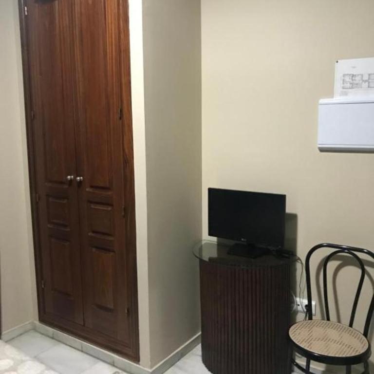 Hostal Puerta Carmona - Habitación Doble con balcón - 18
