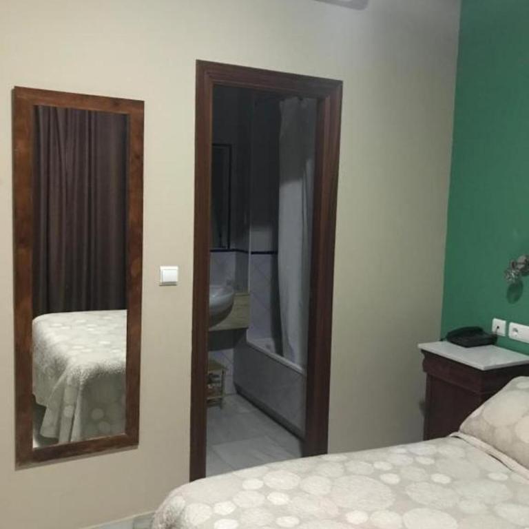 Hostal Puerta Carmona - Habitación Doble con balcón - 19