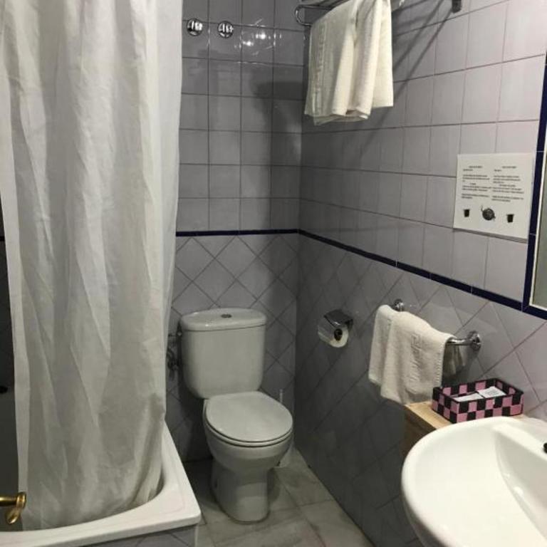 Hostal Puerta Carmona - Habitación Doble con balcón - 21