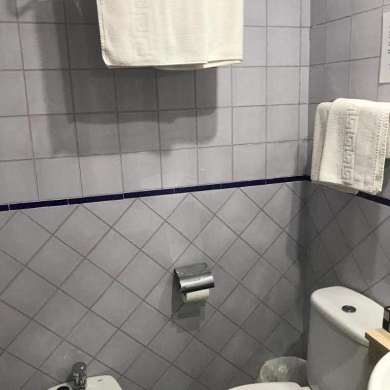 Hostal Puerta Carmona - Habitación Doble con balcón - 15
