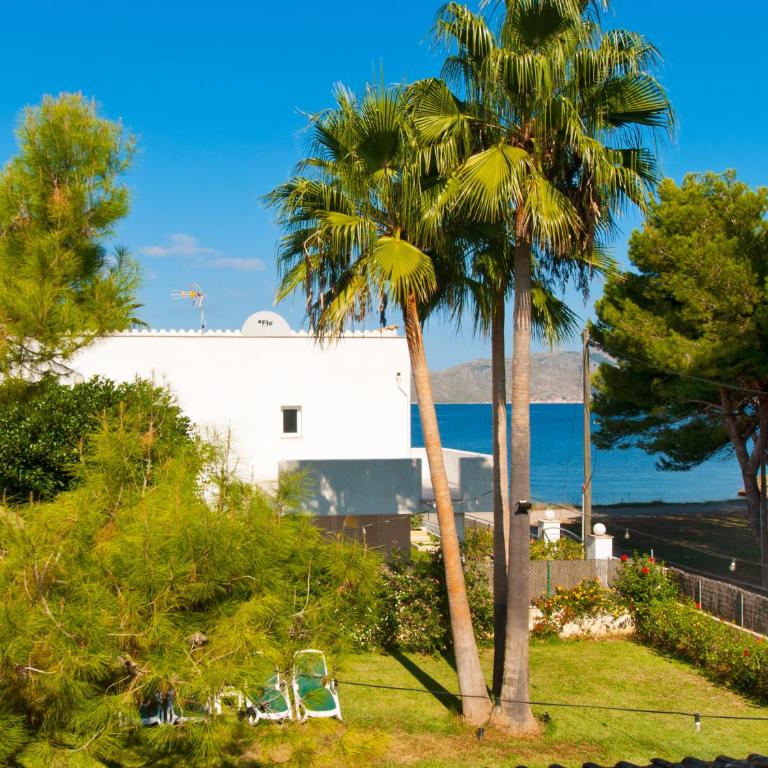 Villa Tita de Manresa, con jardines y vista mar - Villa - 1