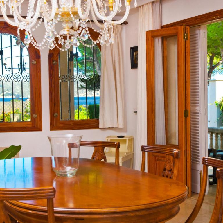 Villa Tita de Manresa, con jardines y vista mar - Villa - 6