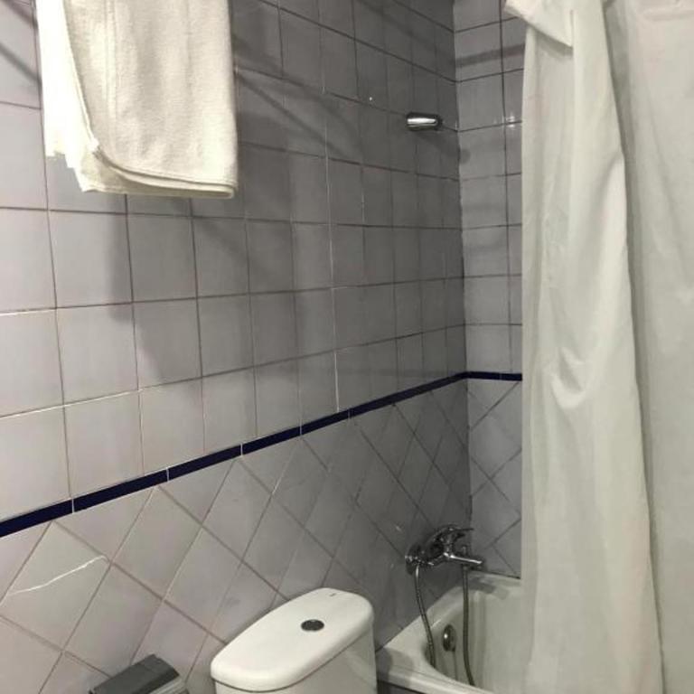 Hostal Puerta Carmona - Habitación Doble Estándar - 13