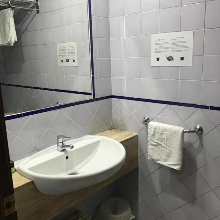 Hostal Puerta Carmona - Habitación Doble Estándar - 14