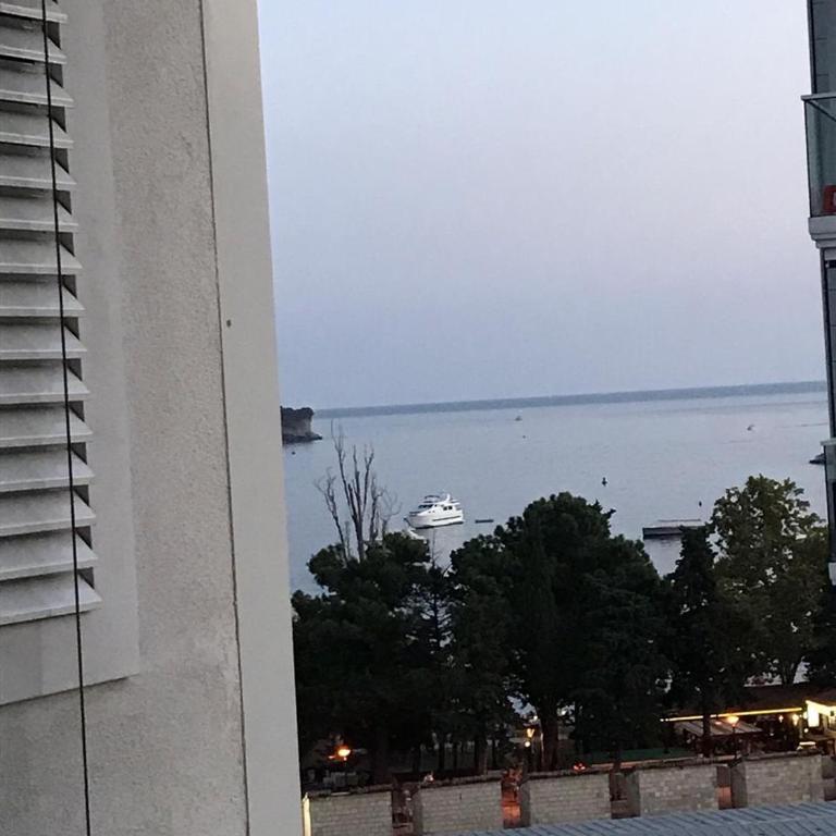 Luxury Apartments Mia - Porodični Apartman sa 2 Spavaće Sobe, Terasom i Pogledom na More - 1