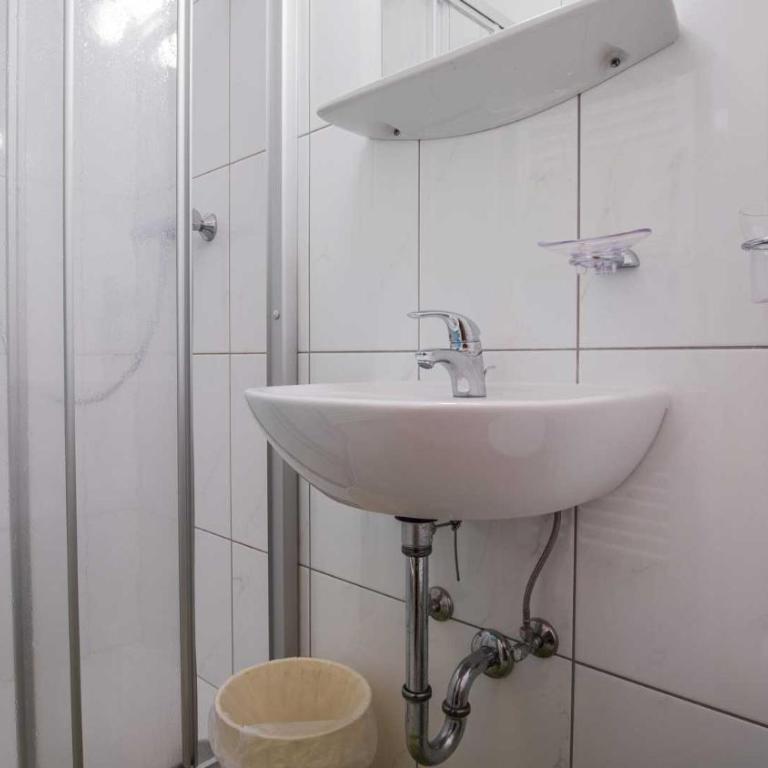 Gästehaus Elfi - Standard Apartment mit 2 Schlafzimmern und Balkon - 1