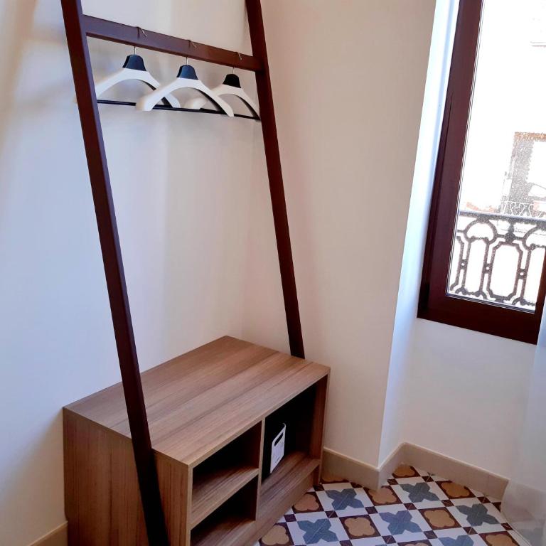 Hotel 19-30 Valencia - Single Room with Private Bathroom - 1