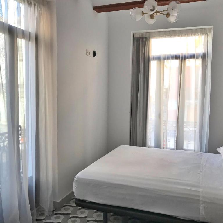 Hotel 19-30 Valencia - Triple Room with Balcony - 2