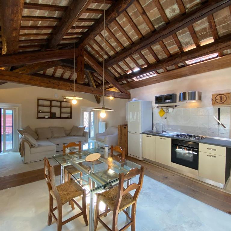 InCastrum - la soffitta in centro - One-Bedroom Apartment - 21