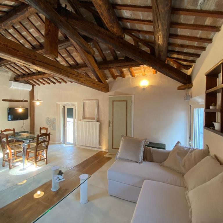 InCastrum - la soffitta in centro - One-Bedroom Apartment - 6