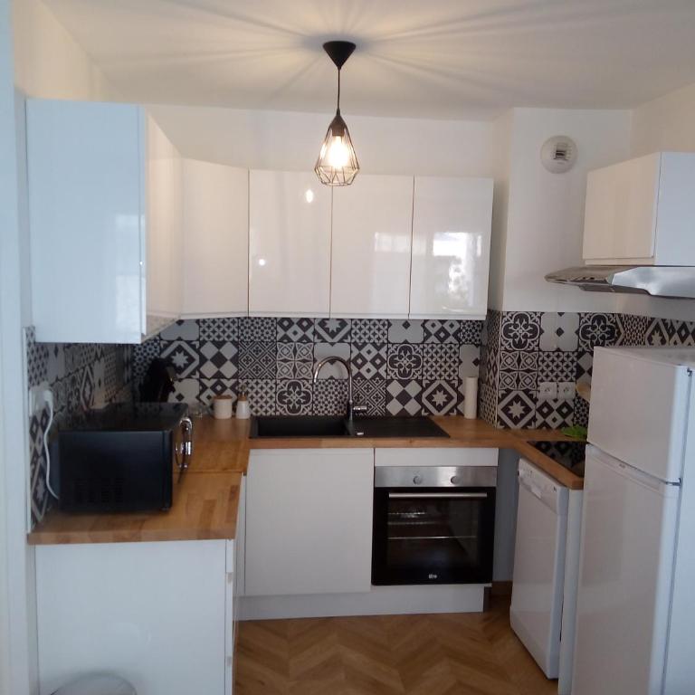Welcome au Dazzling Stay - Apartment with Balcony - 8