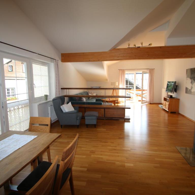Ferienwohnung Hentschel - Apartment with Balcony - 4