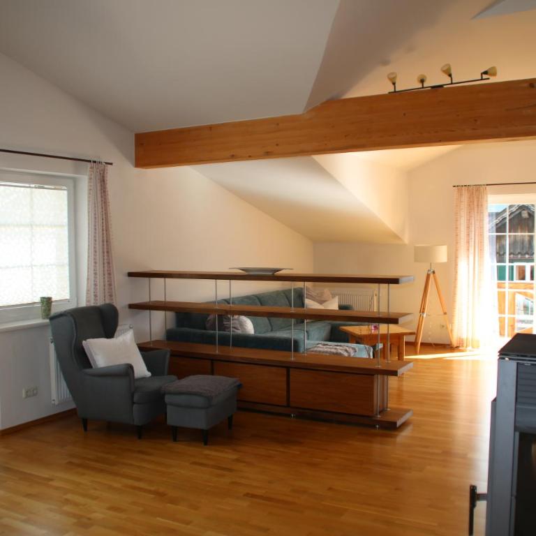 Ferienwohnung Hentschel - Apartment with Balcony - 3