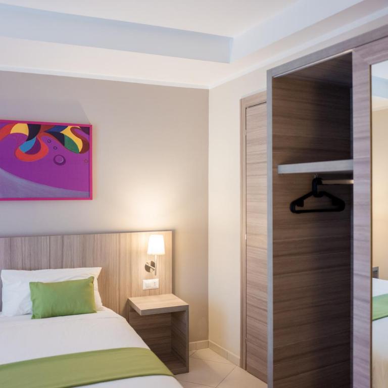 Art Suite nel Cuore di Napoli - Budget Double or Twin Room - 2