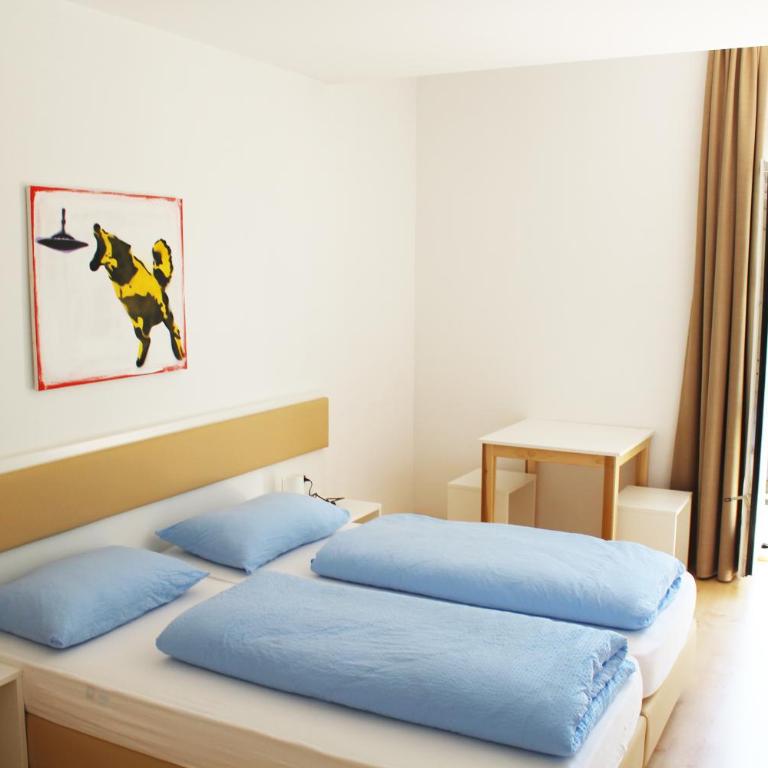 Manzoni Rooms - Camera Grande Matrimoniale/Doppia con Letti Singoli e con Bagno in Comune - 10