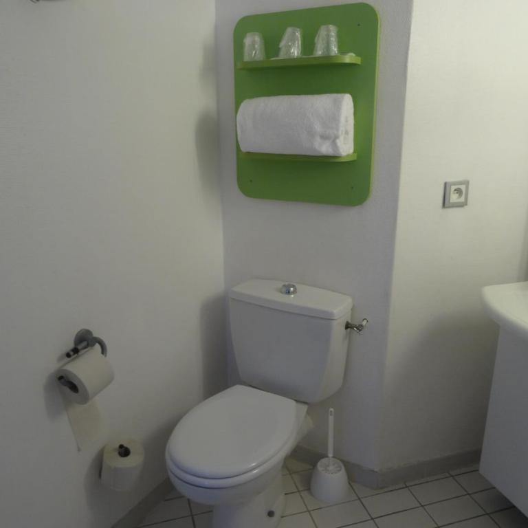ibis budget Vienne Sud - Chambre Triple avec 1 Lit Double et 1 Lit Superposé - 8