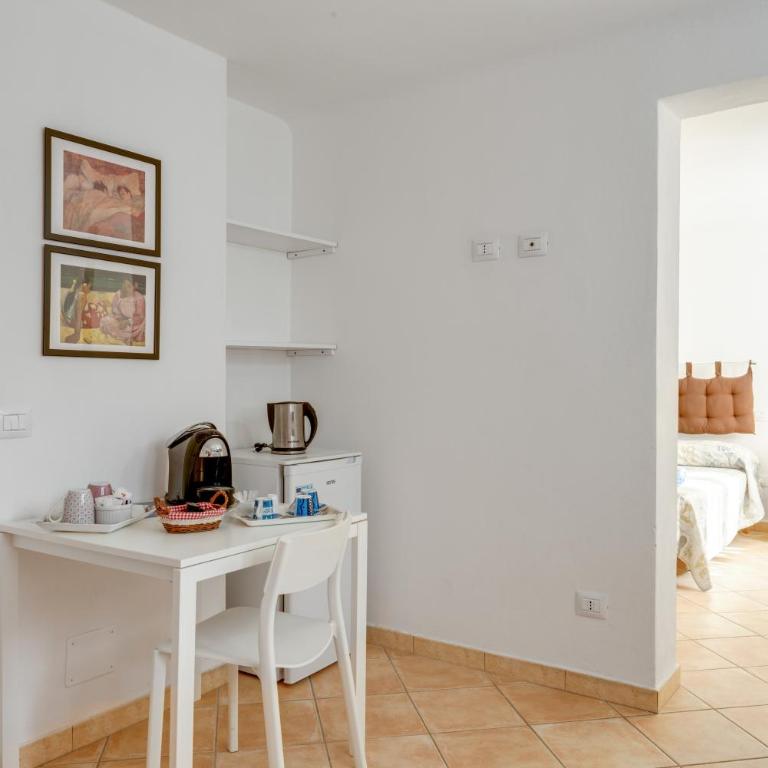 GuestHost - La Spezia Migliarina Bedrooms - Double Room - 4