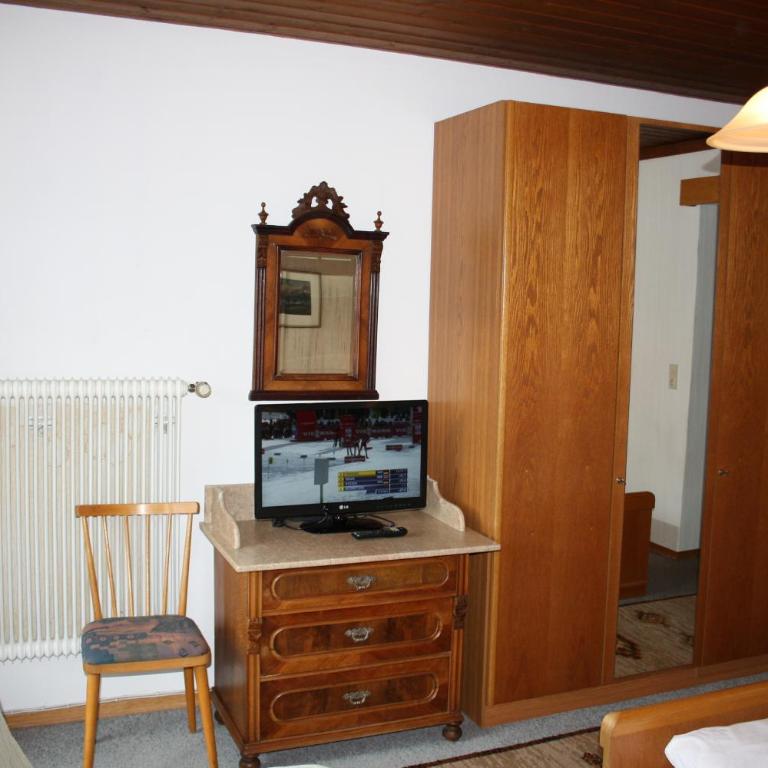 Haus Gassner - Two-Bedroom Apartment with Balcony - 2