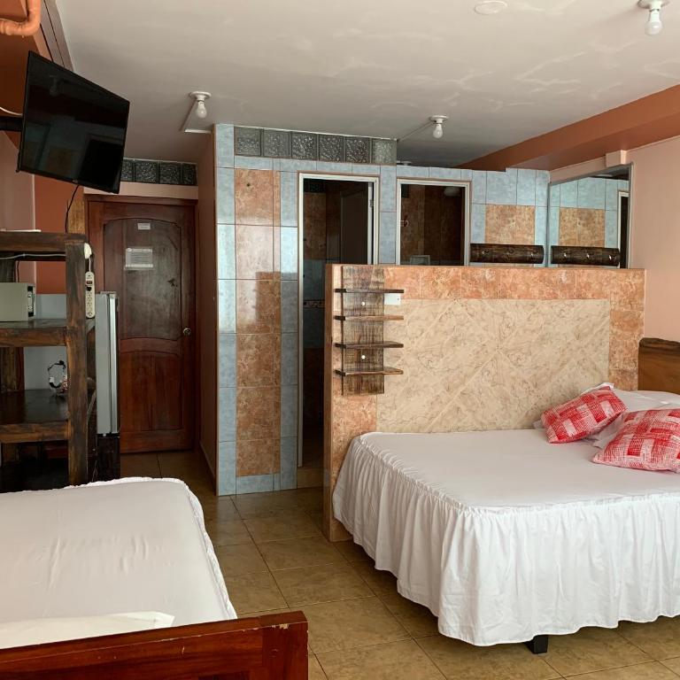 Hotel La Barca - Quadruple Room with Partial Sea View - 6