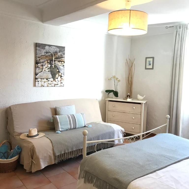 Balcony over Provencal Market, Old Antibes - Apartment mit Balkon - 4