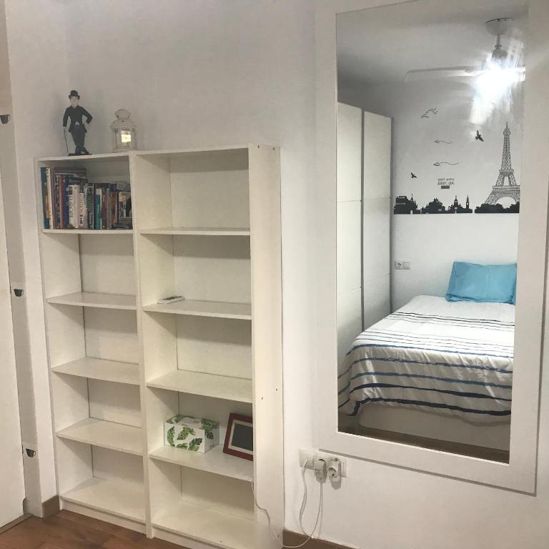 ESTUDIO LOFT en el Centro para 4 Personas Cama doble y sofá nuevo de cama doble Check in a partir de las 15 pm o antes si estuviera libre Con wifi Grandes ventanales - Estudio - 21