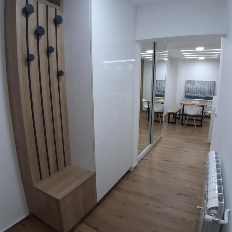 Serbian home, Gandijeva 162 - Apartman sa 2 Spavaće Sobe - 11