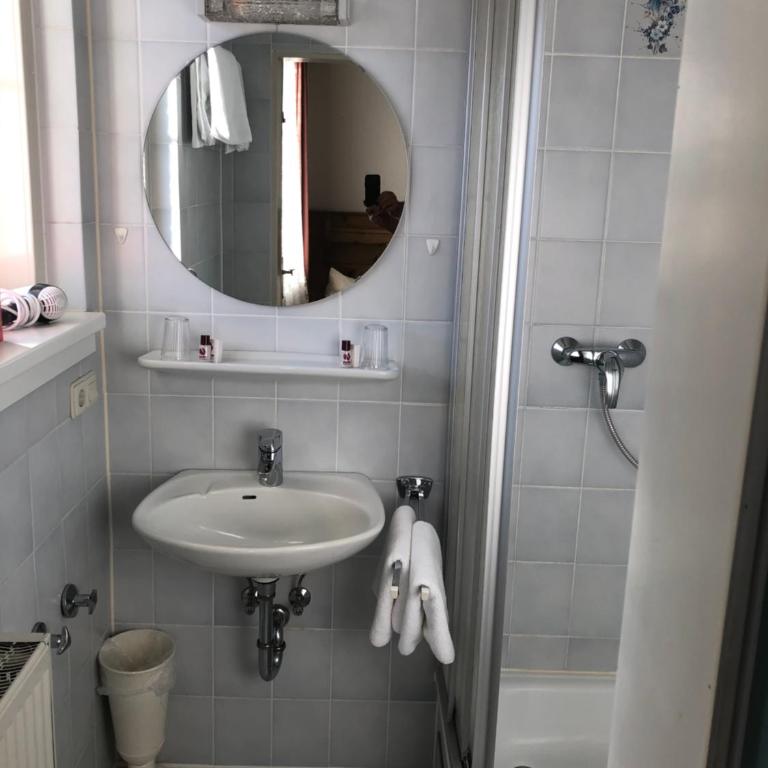 Hotel Roter Hahn - Bed & Breakfast - Kleines Doppelzimmer Alpspitze - 4
