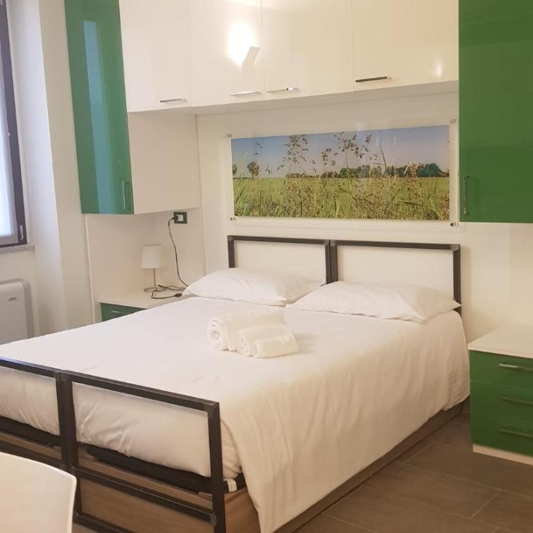 VERSOVERDE HOTEL Alzaia Naviglio Grande - Monolocale con Vista Naviglio (2 Adulti) - 3