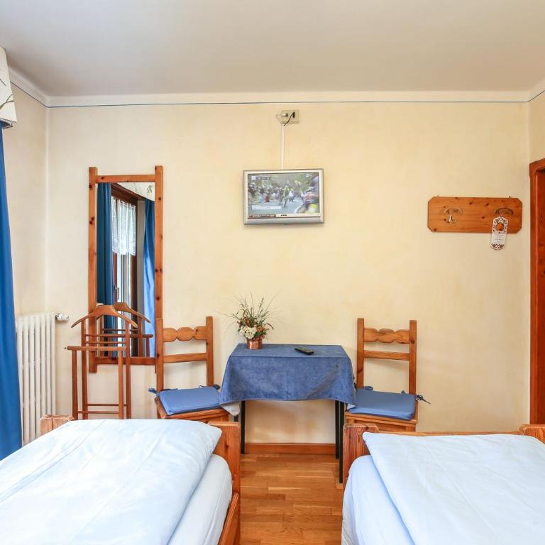 Albergo Adele - Camera Standard Matrimoniale/Doppia con Letti Singoli con Balcone - 9